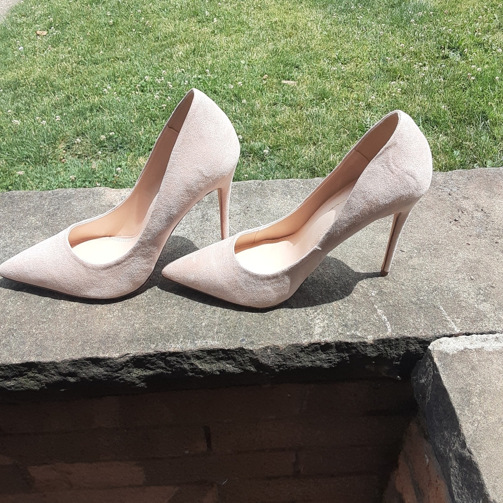 Pumps - Picture 3 of 4